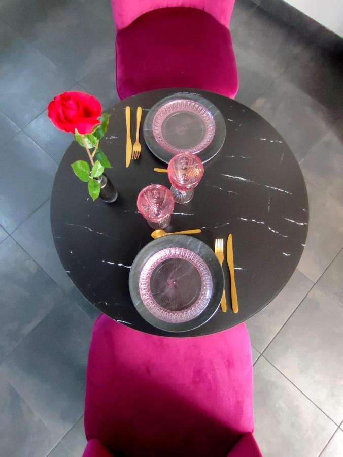 Love Room A Монтаржі Екстер'єр фото